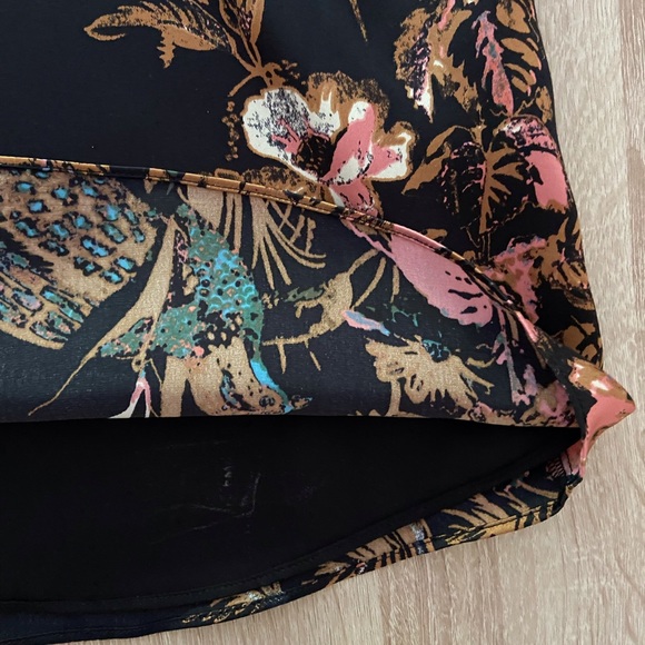 Beautiful 100% silk off the shoulder top from Wilfred - Picture 6 of 9